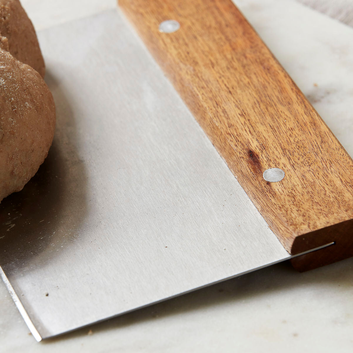 Nicolas Vahe - Dough Cutter, Acacia - L: 12 cm, W: 1,5 cm, h: 15 cm