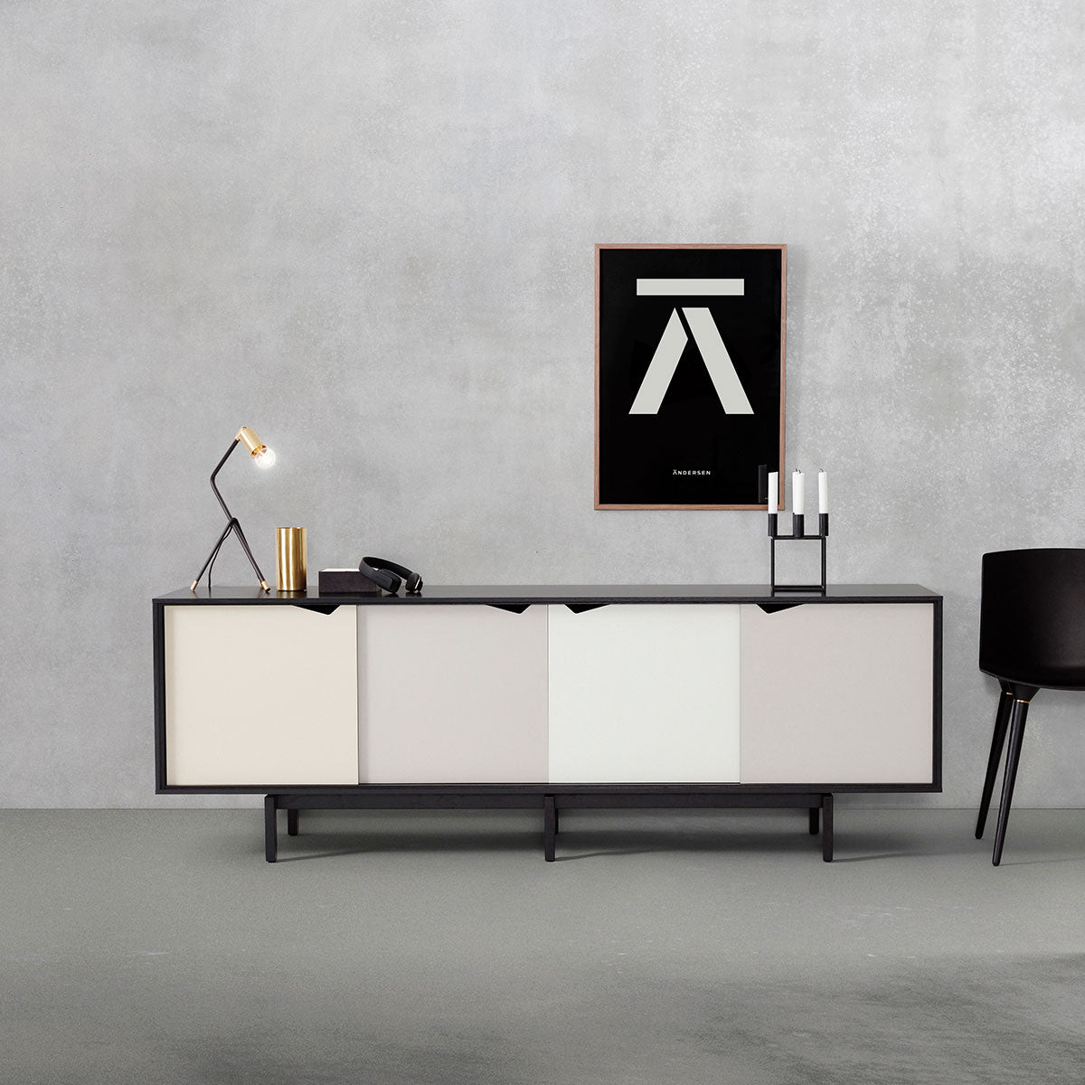 Andersen Furniture - S1 sideboard - L200xD50xH68 cm - sort med flerfarvede låger - Andersen Furniture - DesignGaragen.dk